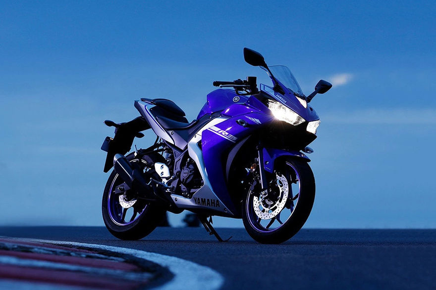 Yamaha YZF R3 Front Right View