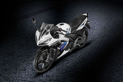 Yamaha YZF R15S 2015 Front Right View