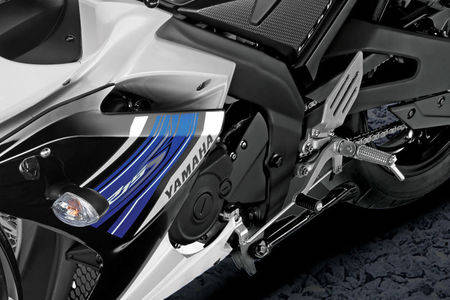 Yamaha r15s store 2020 model price