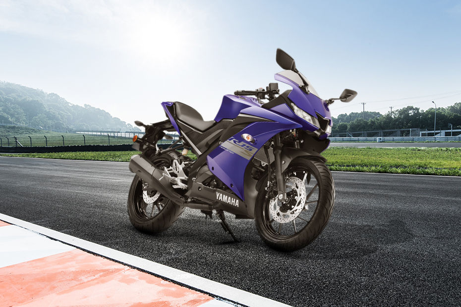 Yamaha R15S is basically Yamaha R15 version 3 that is still available to buy because of the high demand that it received even after the launch of the version 4.