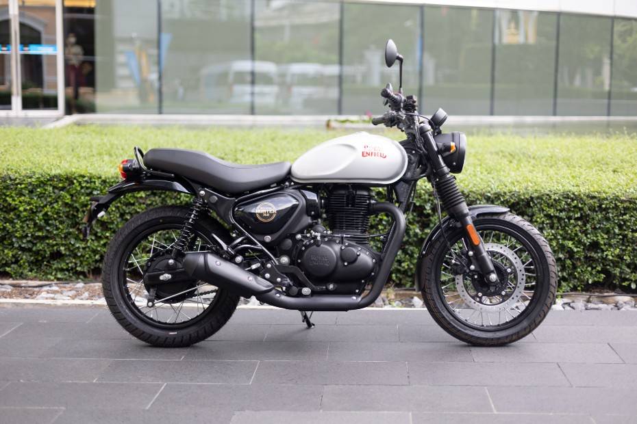 Here’s A Detailed Look At Royal Enfield Hunter 350’s Retro Variant ...