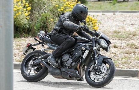 First Clear Spy Shots of the Upcoming Triumph Street Triple 765 Surface