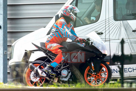 Next-gen KTM RC 390 Spied; Gets An All-new Design Next-gen KTM RC 390 Spied; Gets An All-new Design