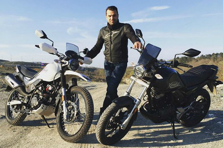 Hero XPulse 200 Spotted Before Launch, 2 Variants Confirmed For India Hero XPulse 200 Spotted Before Launch, 2 Variants Confirmed For India