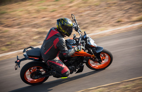 2020 KTM 200 Duke BS6: Pros, Cons, Should You Buy One? 2020 KTM 200 Duke BS6: Pros, Cons, Should You Buy One?