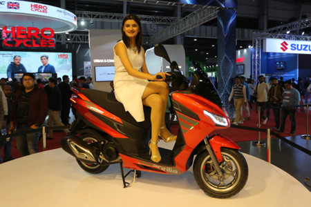 Aprilia SXR 125 Maxi-scooter: What To Expect Aprilia SXR 125 Maxi-scooter: What To Expect