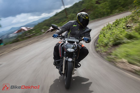 TVS Apache RTR 200 4V: BS4 vs BS6 Performance Numbers Compared TVS Apache RTR 200 4V: BS4 vs BS6 Performance Numbers Compared