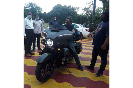 Dishing Out Justice On A Harley Street Glide Special Dishing Out Justice On A Harley Street Glide Special