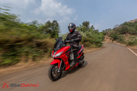 Aprilia SXR 160: Pros, Cons, Should You Buy One? Aprilia SXR 160: Pros, Cons, Should You Buy One?
