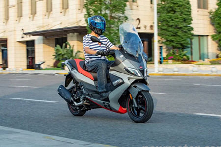 This Aprilia Maxi-scooter Is A Perfect Rival To The Keeway Vieste 300