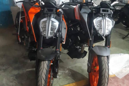  KTM 200 Duke With LED Headlight Starts Reaching Dealerships 