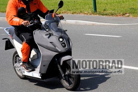 KTM’s Maxi-style E-Scooter Spied Abroad