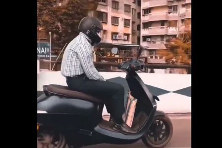 Man Rides Ola S1 Pro Without Using His Hands, Here’s What the CEO Says