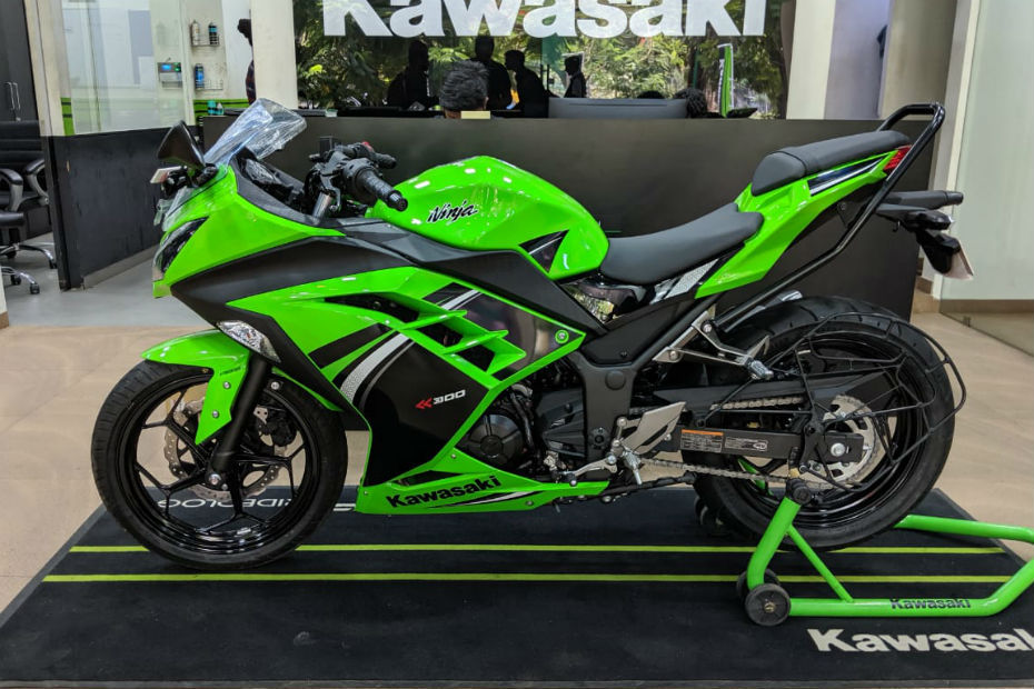 Kawasaki Ninja 300: Image Gallery BikeDekho