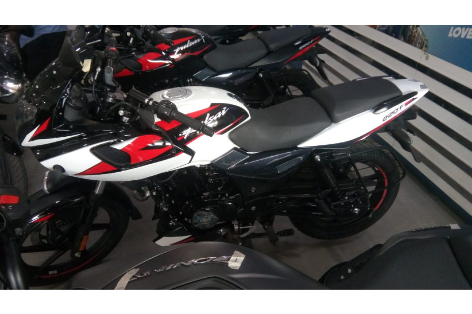 Pulsar 220 new model 2021 price hot sale