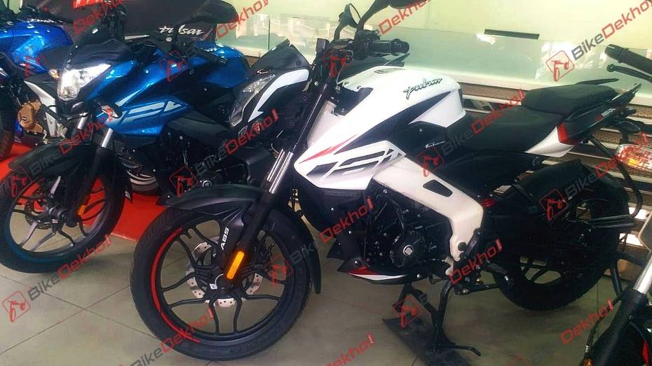 Ns bike deals white colour