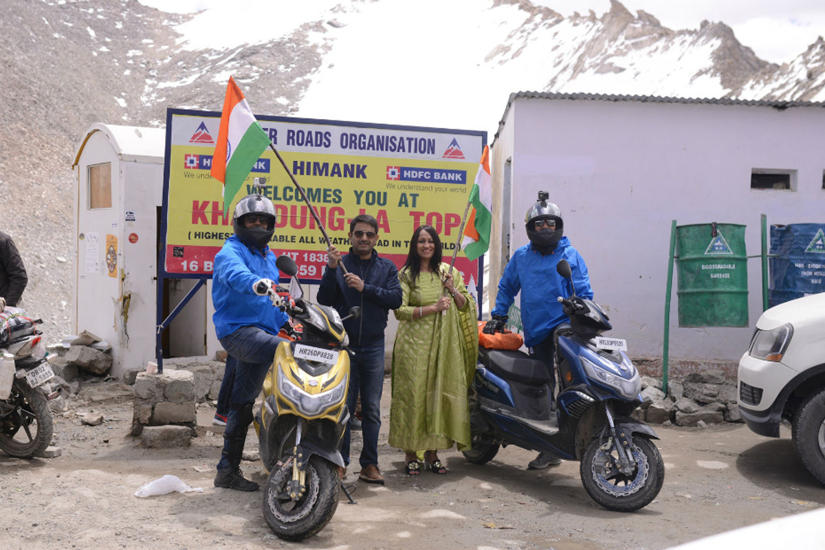 Okinawa Becomes The First Electric Scooter To Reach Khardung La Pass Okinawa Becomes The First Electric Scooter To Reach Khardung La Pass