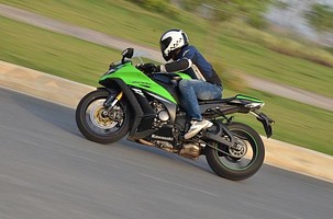 Kawasaki ZX-10R ABS: Expert Review Kawasaki ZX-10R ABS: Expert Review