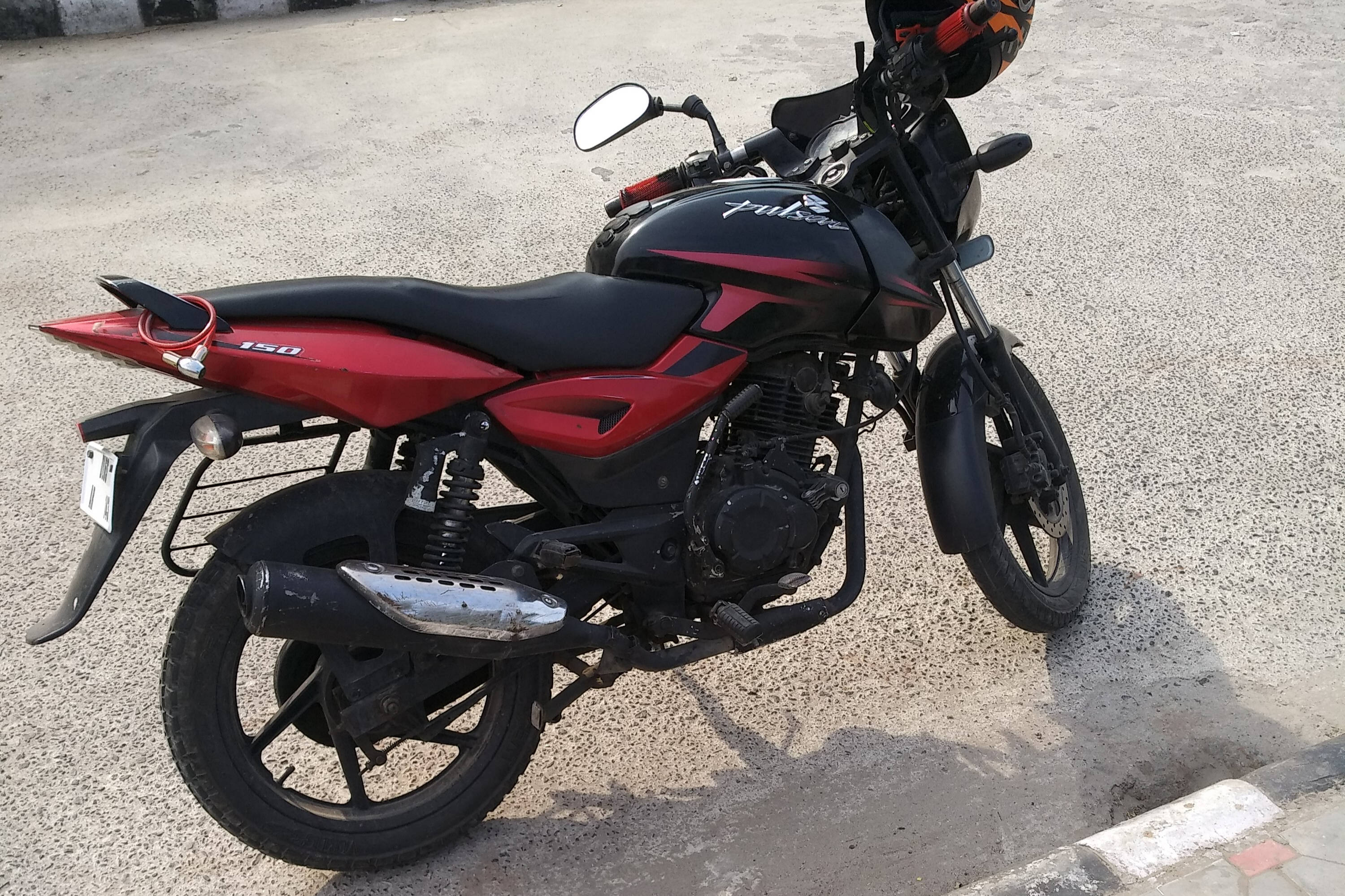 Pulsar 180 on online road price