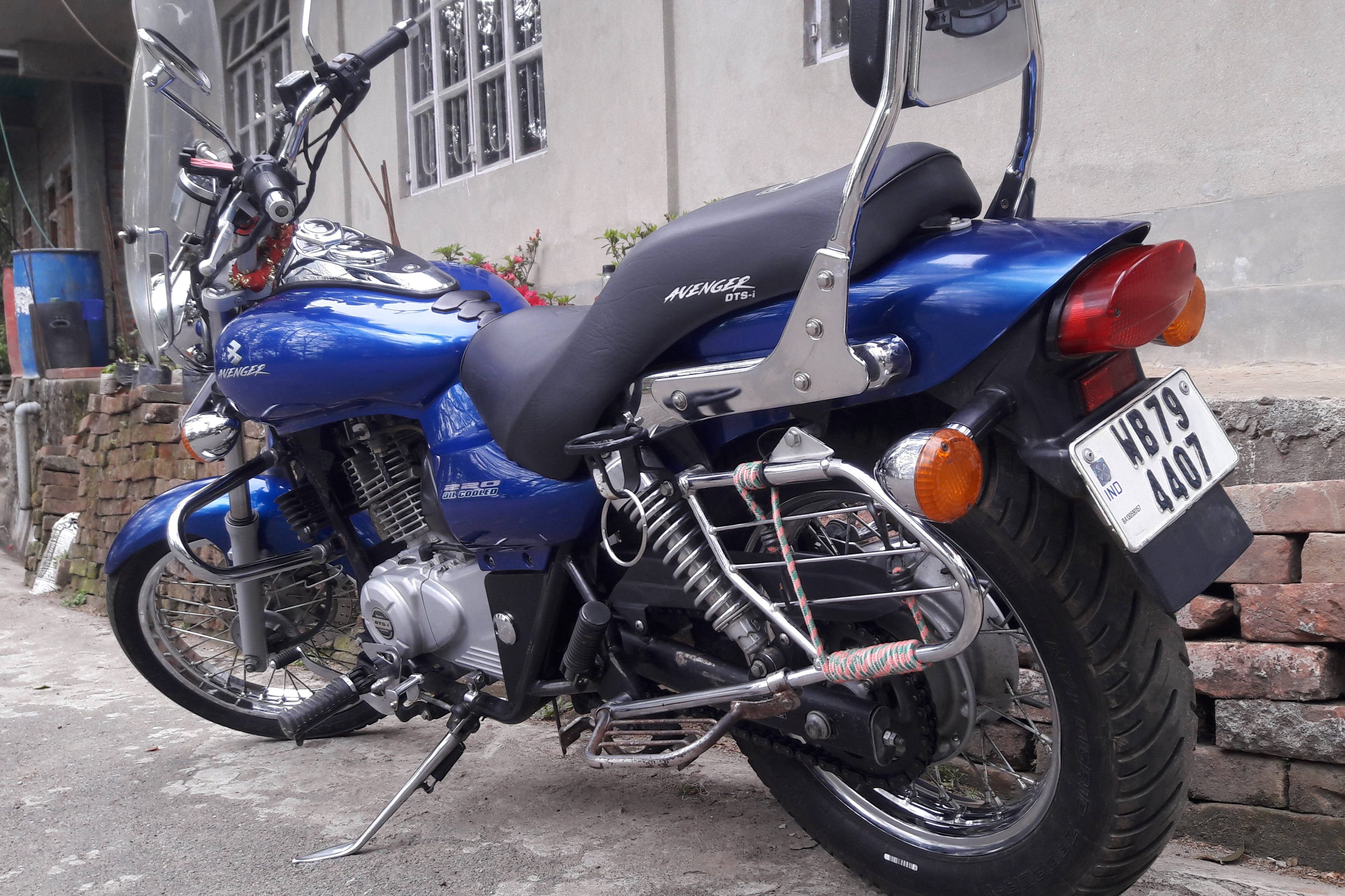 Bajaj Avenger 220 STD