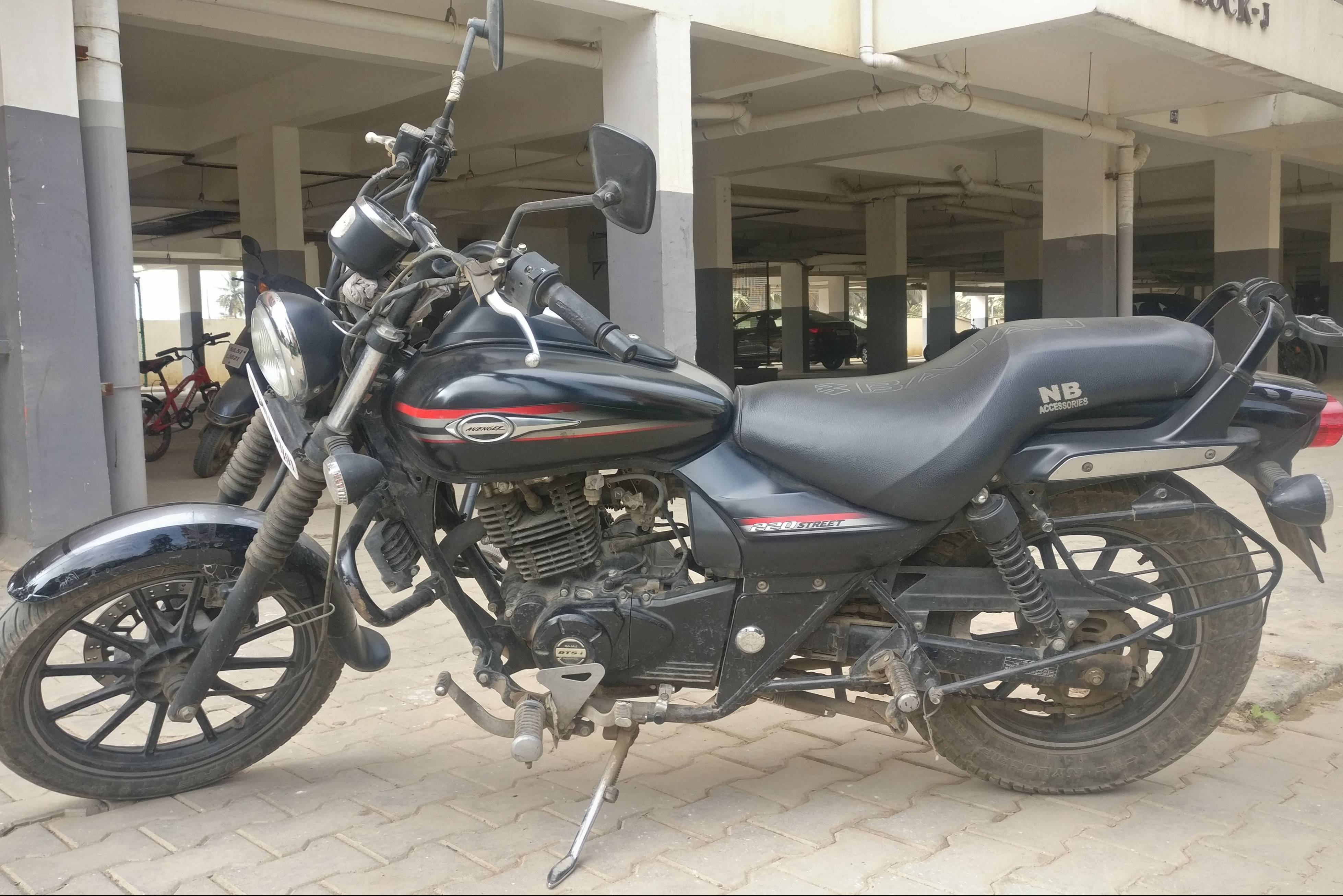 avenger 220 street second hand price