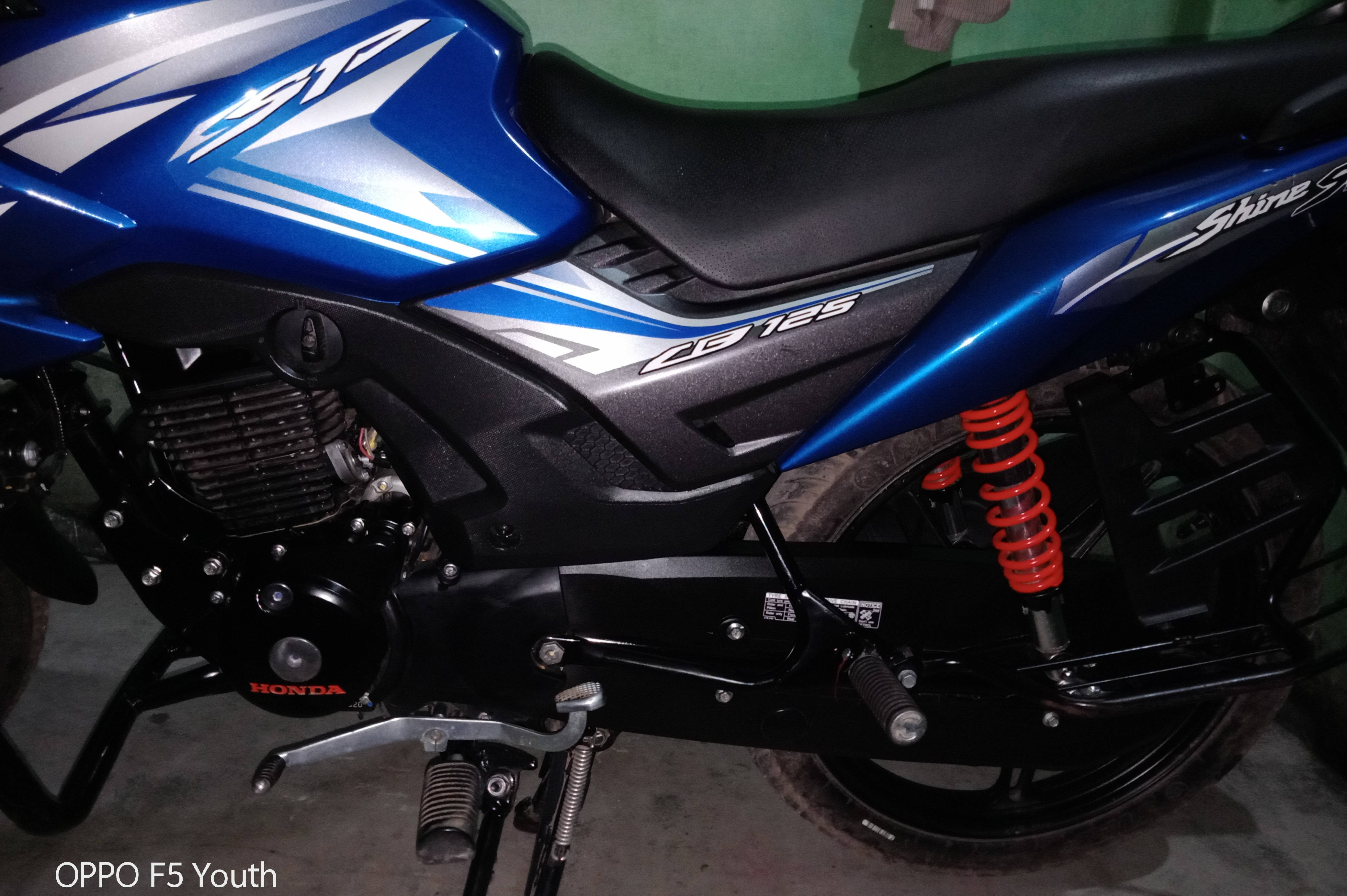 Honda cb shine 125 online sp on road price