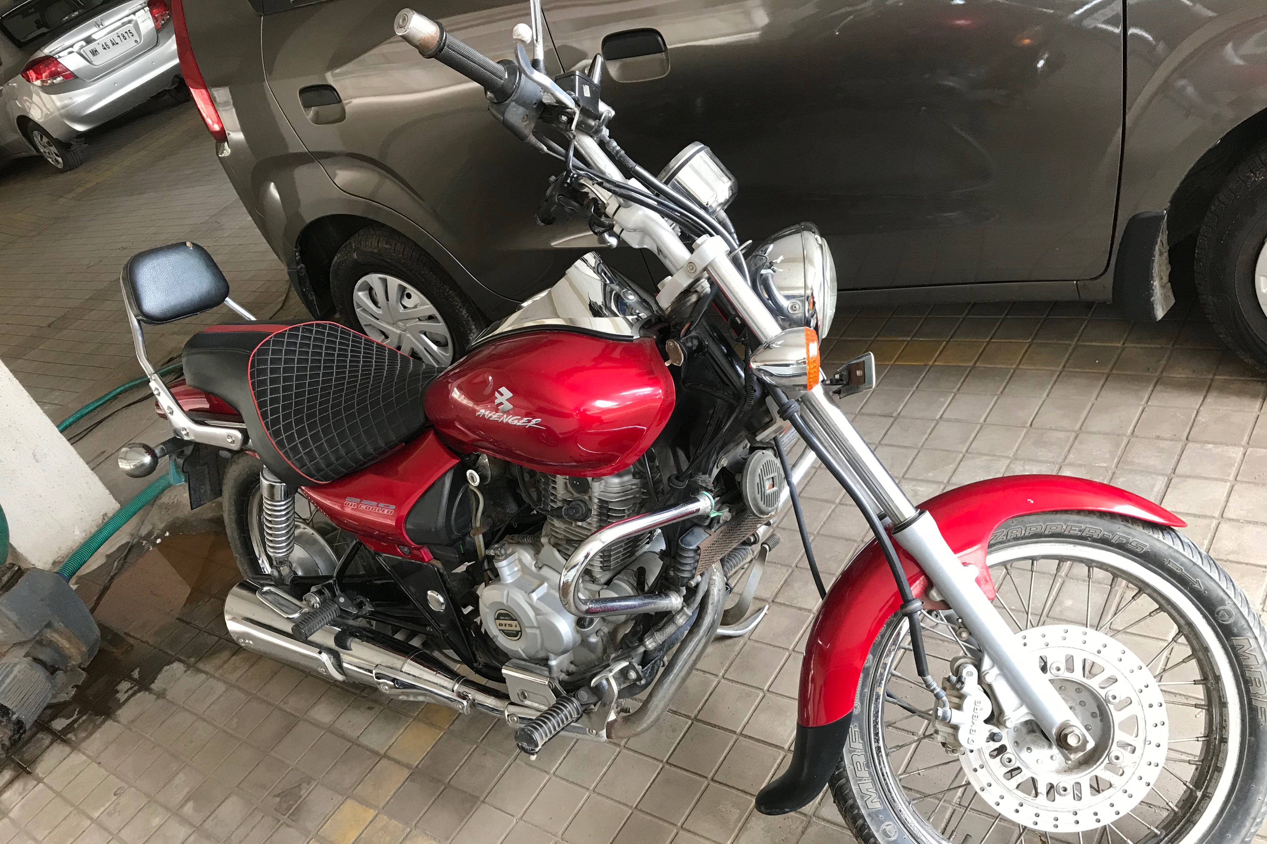 Bajaj Avenger 220 STD