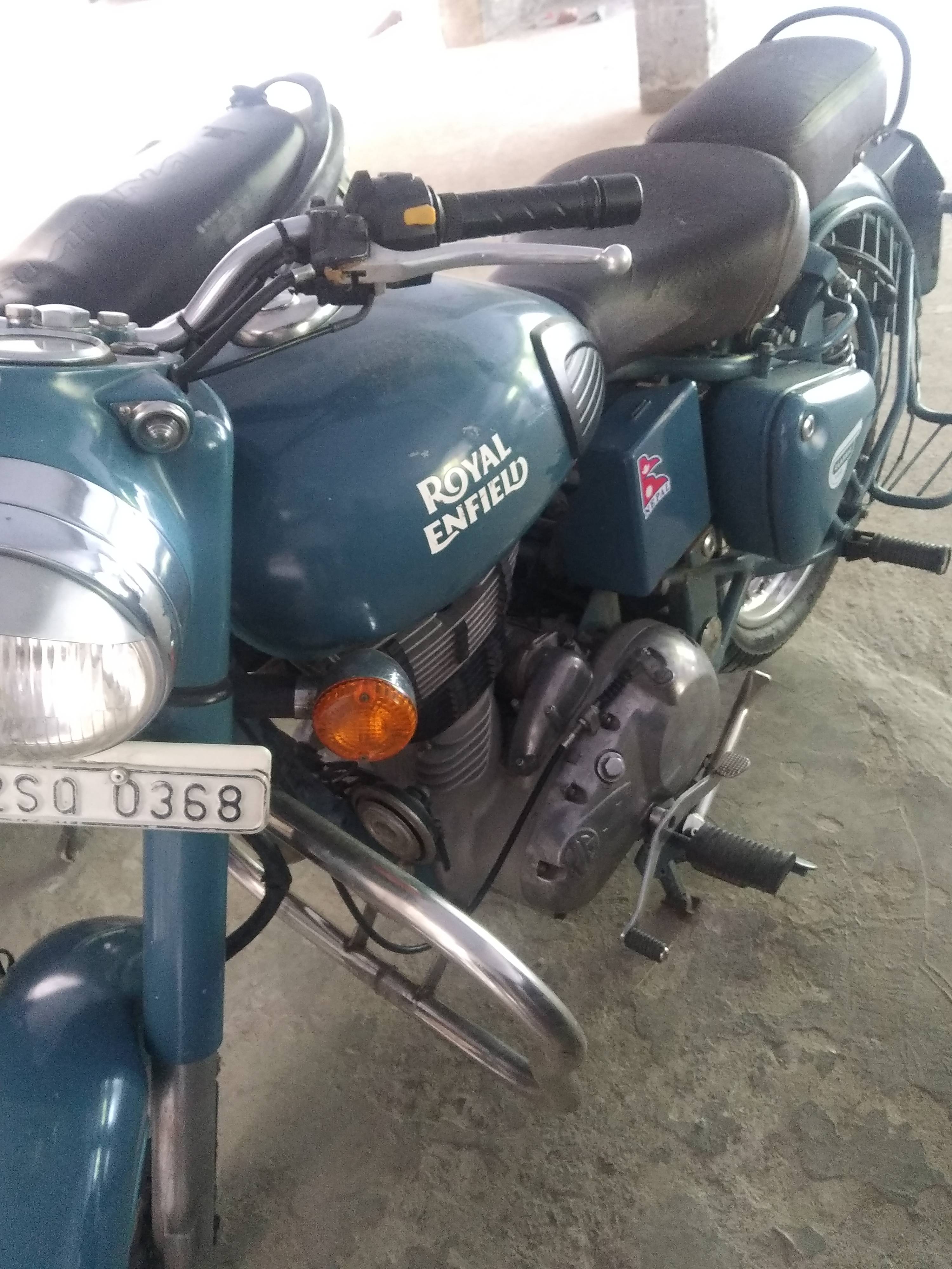 Royal Enfield Classic 500 Squadron Blue