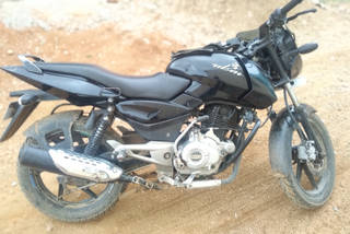 2014 Bajaj Pulsar 180 STD (Non-ABS) 2014 Bajaj Pulsar 180 STD (Non-ABS)