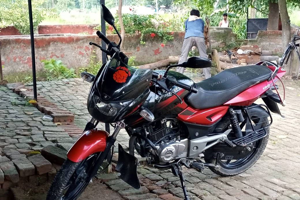 Bajaj pulsar 150 second deals hand price