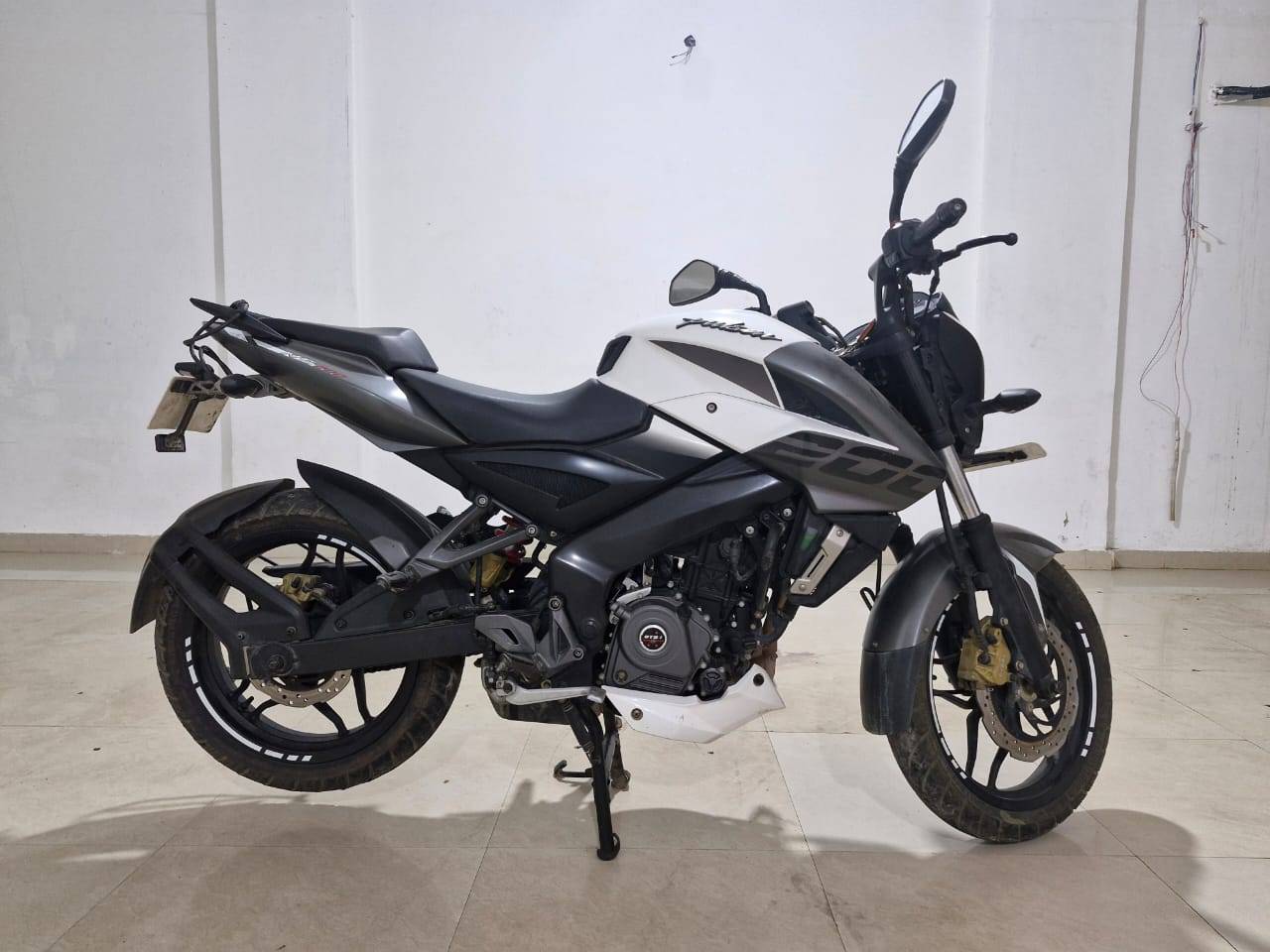 Bajaj Pulsar NS200 STD