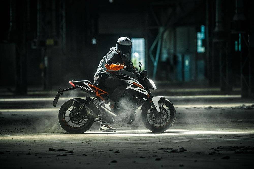 FB Mondial HPS 300 vs KTM 250 Duke: Spec Comparison