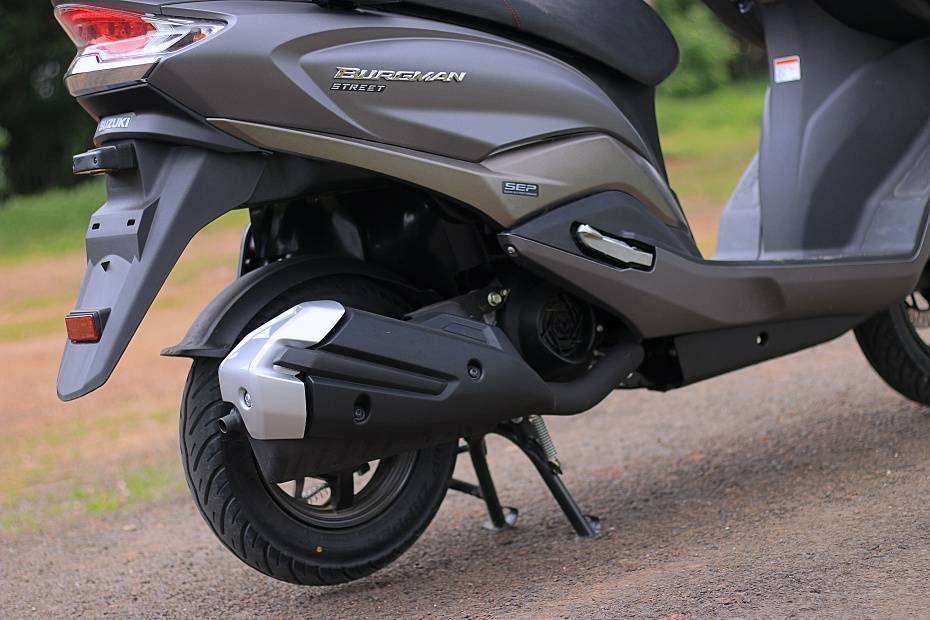 Suzuki Burgman Street 125 vs Honda Grazia: Spec Comparison