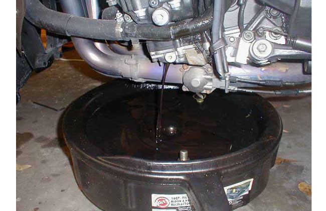How to Change Engine Oil in your Bike