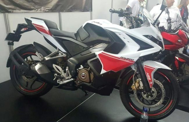 Bajaj Pulsar RS200 White and Red
