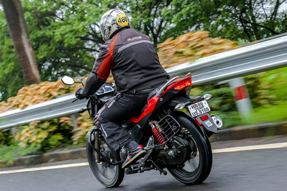 Spec Comparison: TVS Apache RTR 160 4V Vs Bajaj Pulsar NS 160 Vs Honda CB Hornet 160R Vs Suzuki Gixxer  Vs Yamaha FZ S FI (V 2.0) Vs Hero Xtreme.....