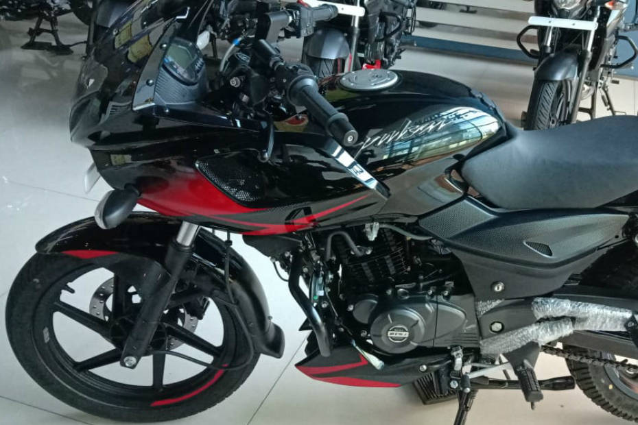 Pulsar 220 store new model 2019