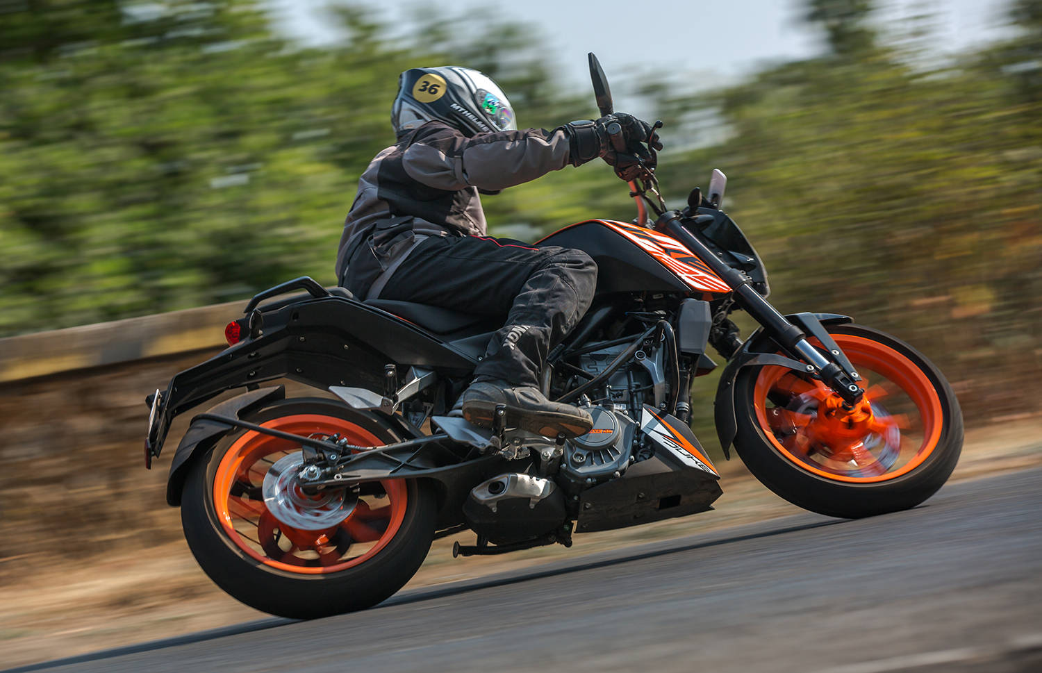 KTM 125 Duke: Road Test Review | BikeDekho