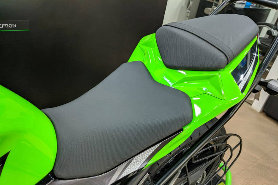 2019 Kawasaki Ninja 300: Image Gallery | BikeDekho