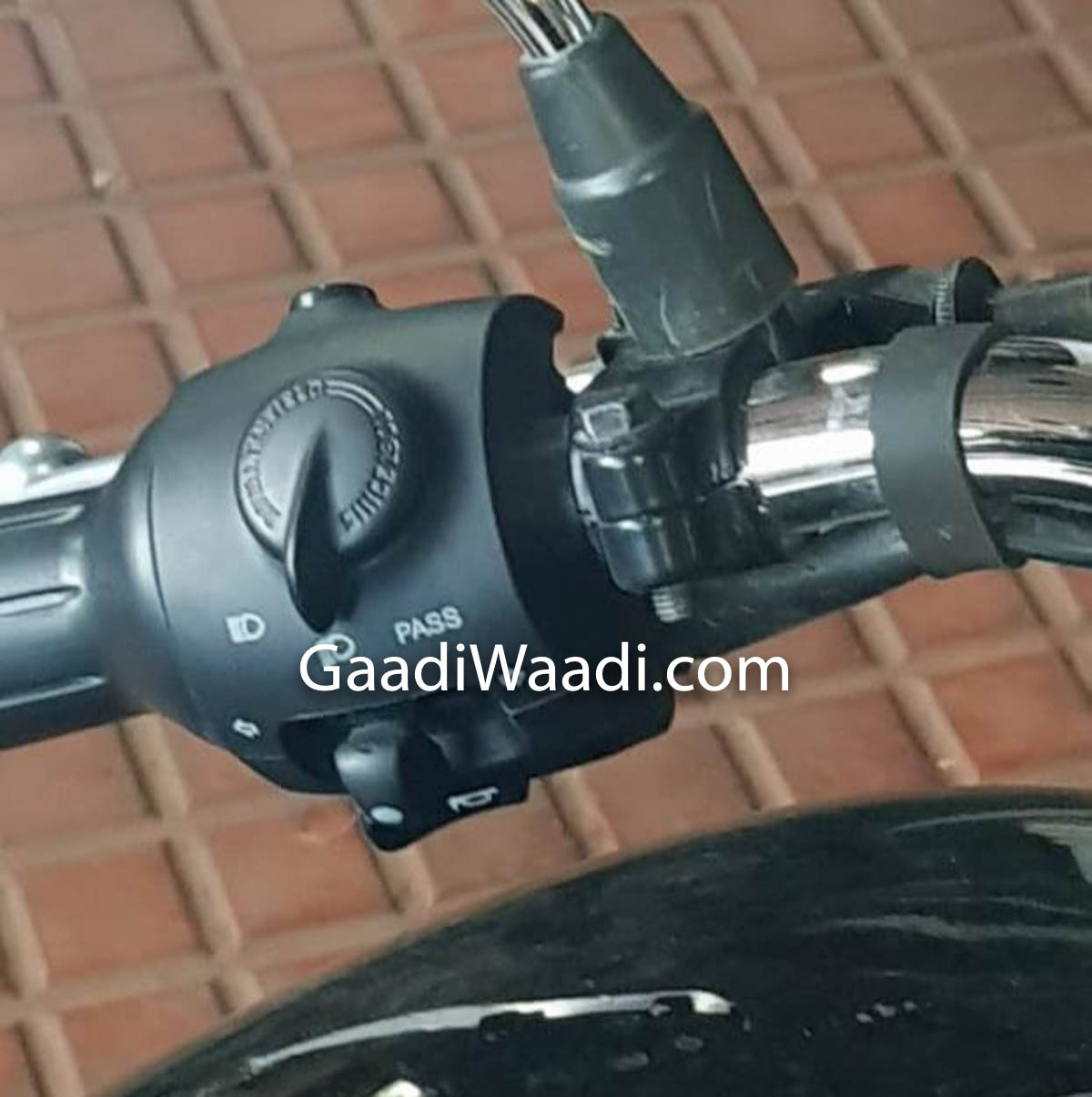 2020 Royal Enfield Classic 350 Instrument Cluster, Switchgear Revealed
