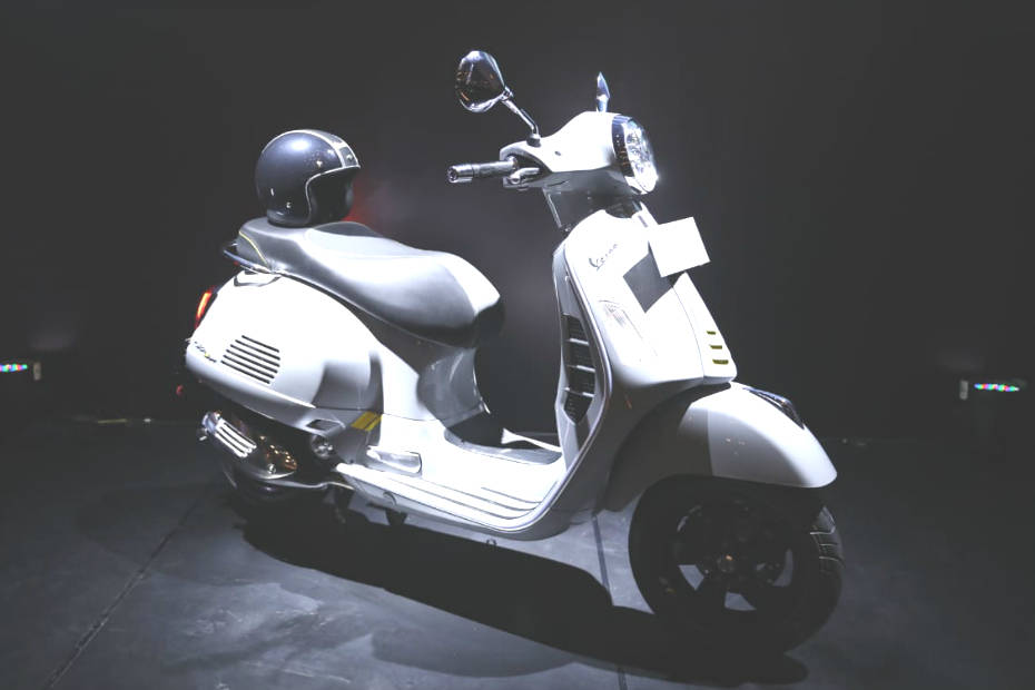 Vespa GTS 300 SuperTech Unveiled | BikeDekho