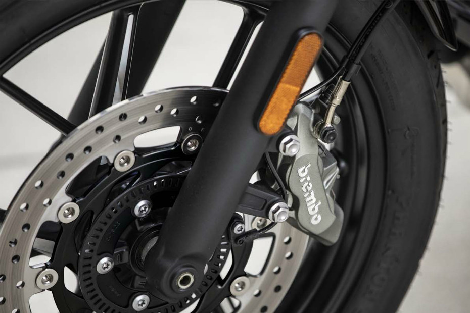 triumph street twin vs royal enfield interceptor