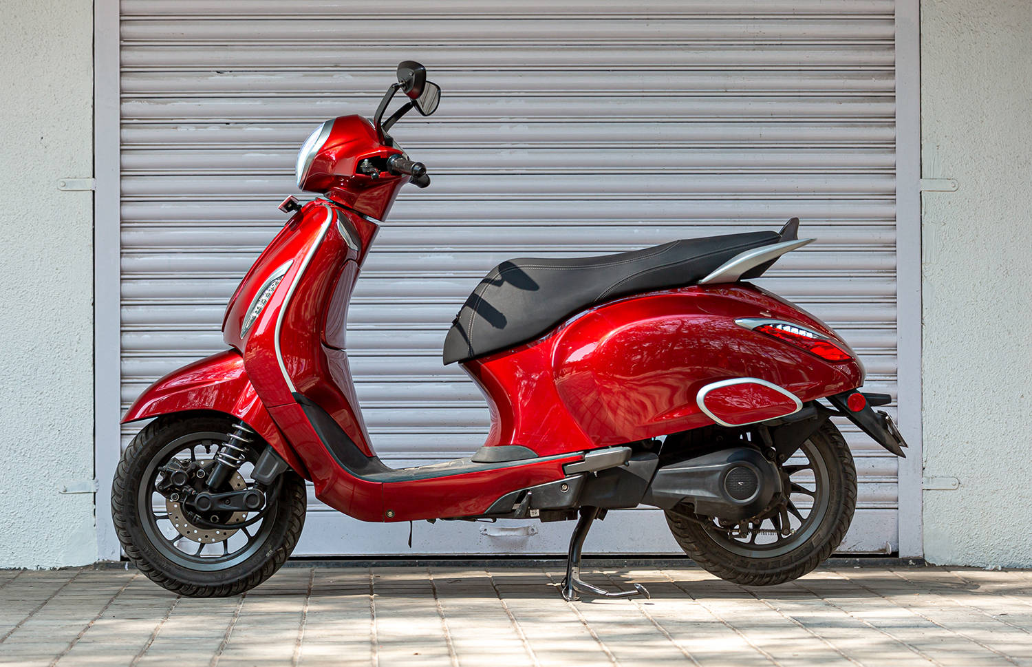 bajaj electric scooter weight