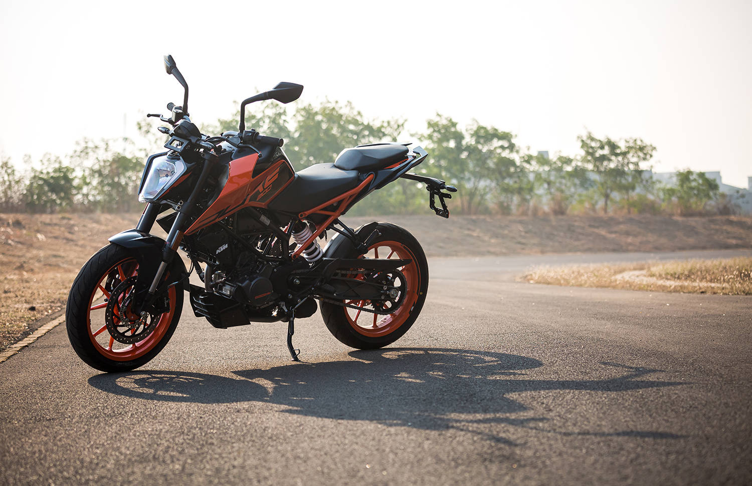 ktm duke 200 mileage bs6