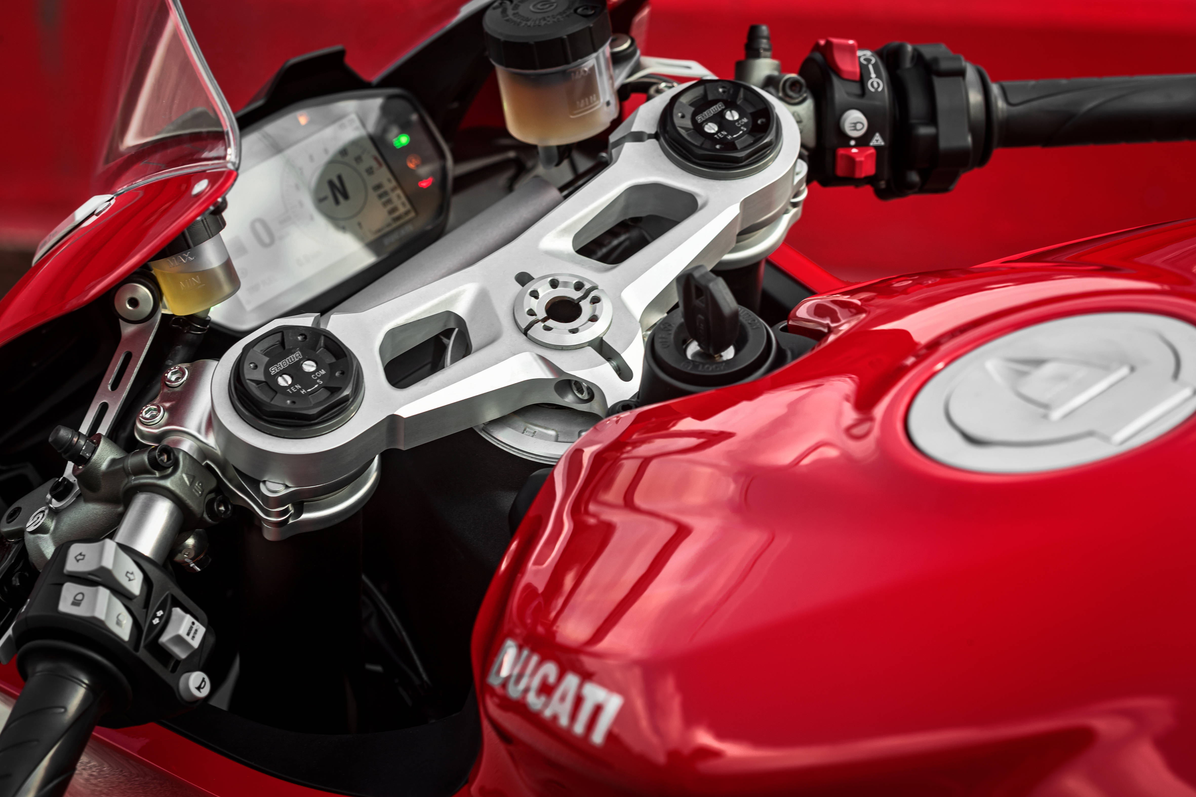 Ducati Panigale V2: Photo Gallery | BikeDekho