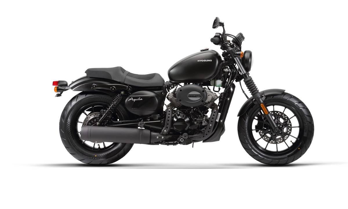 Honda Rebel 300 vs Hyosung GV300S: Image Comparison | BikeDekho