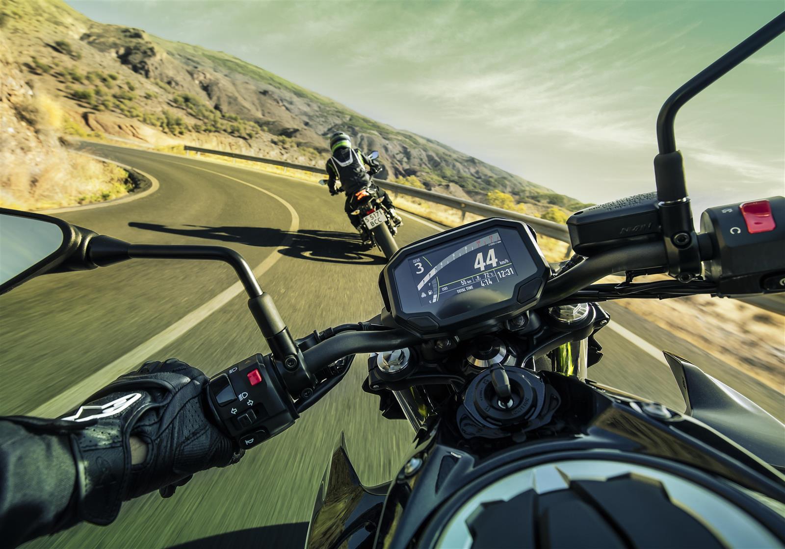 Kawasaki Z650 BS6 vs Royal Enfield Interceptor 650 BS6 Specification