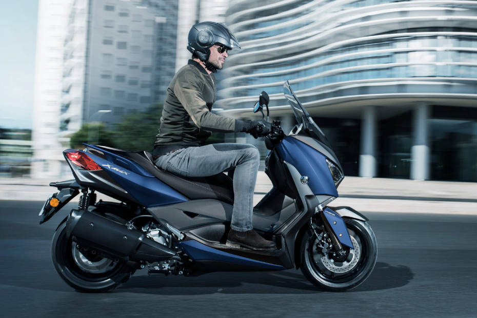 Yamaha XMax 300 Vs Honda Forza 300: Picture Gallery | BikeDekho