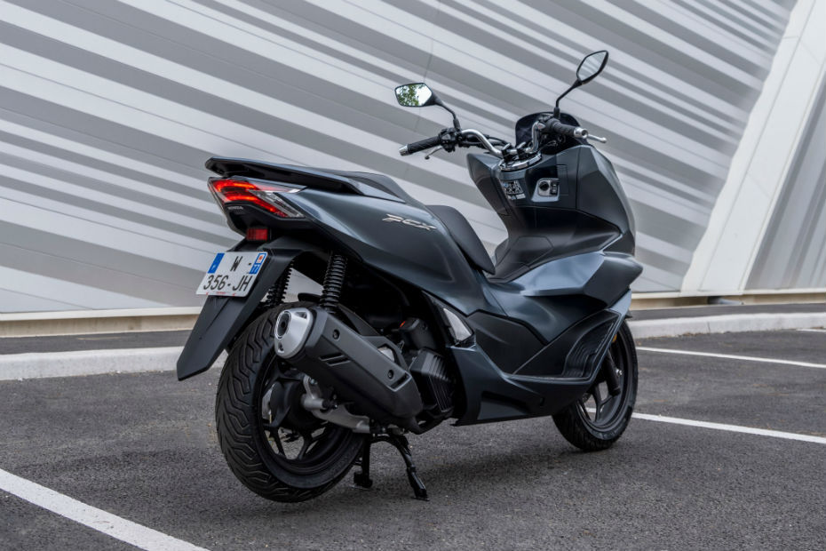 2021 Honda PCX 125 Unveiled, Gets Tons Of Updates | BikeDekho