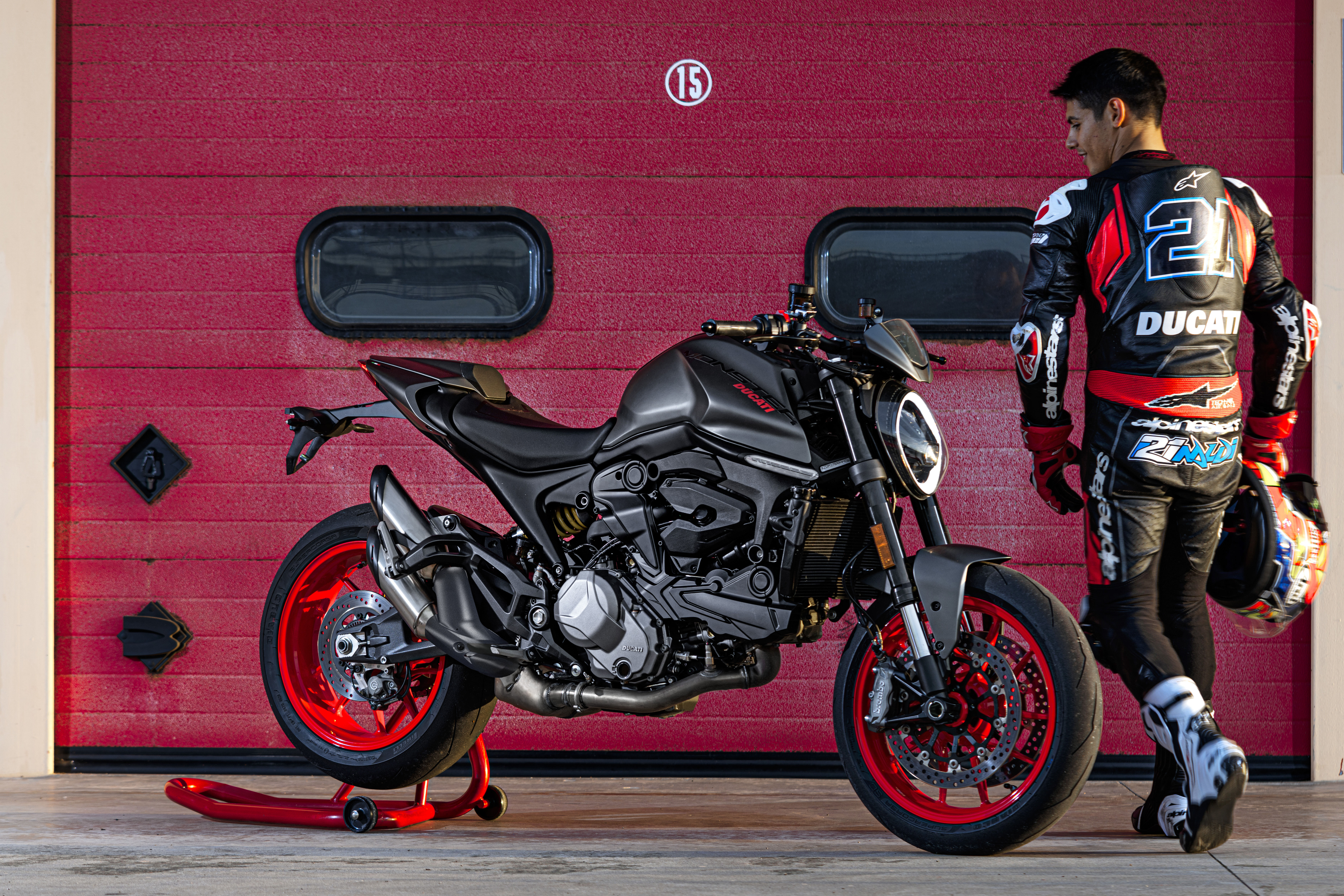 2021 Ducati Monster: Image Gallery